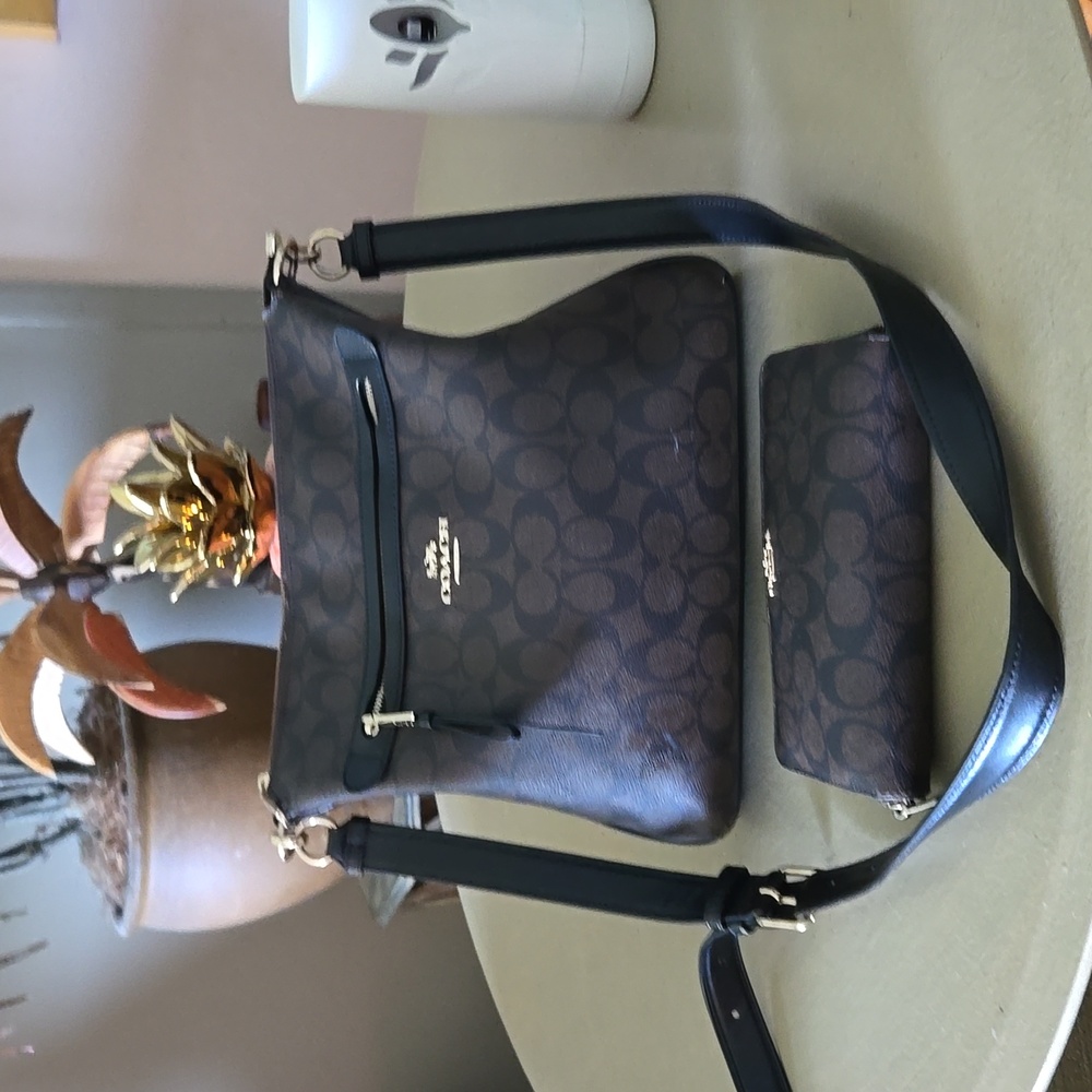 COACH PURSE AND MATCHING WALLET CLASSIC AND GORGEOUS GOLD ACCENTS FIRM